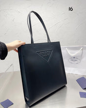 Load image into Gallery viewer, PD185 Leather Tote Bag / 14.9x2x14inch