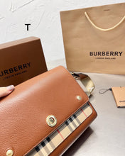 Load image into Gallery viewer, BUR100 Leather and Vintage Check Note Crossbody Bag / 9.8 x 3.3 x 7.1in