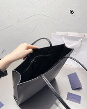 Load image into Gallery viewer, PD185 Leather Tote Bag / 14.9x2x14inch