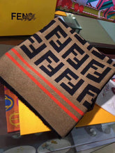 Load image into Gallery viewer, CLTH002 140x140cm 95%Wool,5%Silk