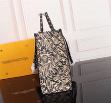 Load image into Gallery viewer, LB130 16.1x13.4x7.5inch