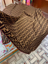 Load image into Gallery viewer, CLTH005 140x140cm