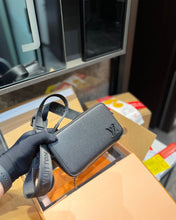 Load image into Gallery viewer, LB741 Phone Pouch / 7.1x4.3x2.4inch