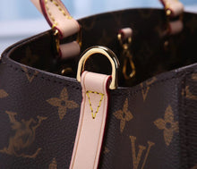 Load image into Gallery viewer, LB144 BB Size:11.4x7.9x5.1inch Medium Size:13x9.1x5.9inch