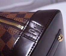 Load image into Gallery viewer, LB073 12.6x9.84x6.3