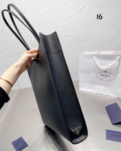 Load image into Gallery viewer, PD185 Leather Tote Bag / 14.9x2x14inch