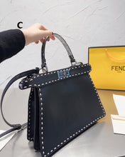 Load image into Gallery viewer, FF147 Peekaboo ISeeU Small / 10.6x8.3x4.3inch