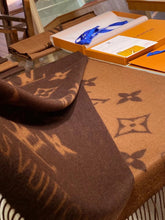 Load image into Gallery viewer, CLTH315 Reykjavik Scarf / 74.8 x 17.7 inches