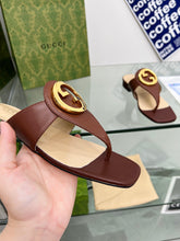Load image into Gallery viewer, SE1033 Women's Gucci Blondie thong sandal / Size5-11