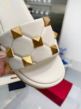 Load image into Gallery viewer, SE860 VLTN ROMAN STUD FLATFORM SLIDE SANDAL IN QUILTED NAPPA / Size5-9