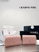 Load image into Gallery viewer, CC697 Classic Wallet on Chain / 4.8 × 7.5 × 1.4 in