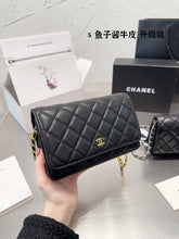 Load image into Gallery viewer, CC697 Classic Wallet on Chain / 4.8 × 7.5 × 1.4 in