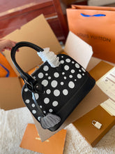 Load image into Gallery viewer, LB750 LV x YK Alma BB / 9.3 x 6.9 x 4.5 inches