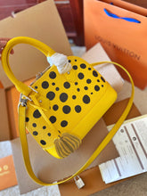 Load image into Gallery viewer, LB750 LV x YK Alma BB / 9.3 x 6.9 x 4.5 inches