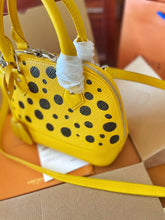 Load image into Gallery viewer, LB750 LV x YK Alma BB / 9.3 x 6.9 x 4.5 inches