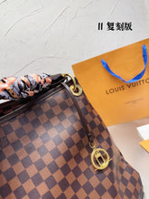 Load image into Gallery viewer, LB752 Artsy MM / 16.1 x 12.6 x 8.7 inches