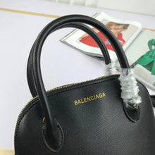 Load image into Gallery viewer, BCG036 Ville Small Handbag in black small grain calfskin