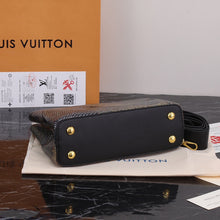 Load image into Gallery viewer, LB780 Capucines BB / 10.6 x 7.1 x 3.5 inches