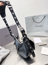 Load image into Gallery viewer, BCG045 Women's Le Cagole Xs Shoulder Bag / L10,2 x H6,3 x W2,7 inch