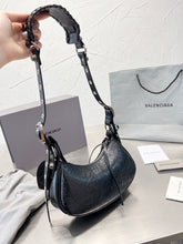 Load image into Gallery viewer, BCG045 Women's Le Cagole Xs Shoulder Bag / L10,2 x H6,3 x W2,7 inch