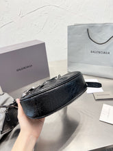 Load image into Gallery viewer, BCG045 Women's Le Cagole Xs Shoulder Bag / L10,2 x H6,3 x W2,7 inch