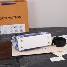 Load image into Gallery viewer, LB781 Capucines BB / 10.6 x 7.1 x 3.5 inches