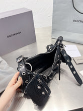 Load image into Gallery viewer, BCG045 Women's Le Cagole Xs Shoulder Bag / L10,2 x H6,3 x W2,7 inch