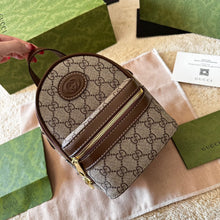 Load image into Gallery viewer, GC476 Multi-function bag with Interlocking G / 5.9"W x 7.5"H x 3.1"D