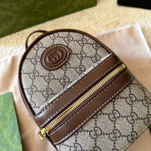 Load image into Gallery viewer, GC476 Multi-function bag with Interlocking G / 5.9"W x 7.5"H x 3.1"D