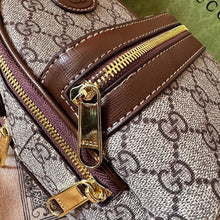 Load image into Gallery viewer, GC476 Multi-function bag with Interlocking G / 5.9"W x 7.5"H x 3.1"D