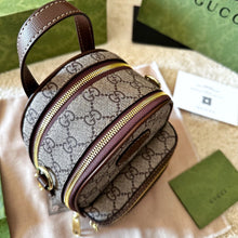 Load image into Gallery viewer, GC476 Multi-function bag with Interlocking G / 5.9"W x 7.5"H x 3.1"D