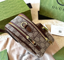 Load image into Gallery viewer, GC476 Multi-function bag with Interlocking G / 5.9"W x 7.5"H x 3.1"D