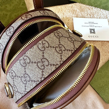 Load image into Gallery viewer, GC476 Multi-function bag with Interlocking G / 5.9"W x 7.5"H x 3.1"D