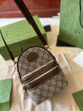 Load image into Gallery viewer, GC476 Multi-function bag with Interlocking G / 5.9"W x 7.5"H x 3.1"D