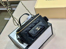 Load image into Gallery viewer, CC670 Vanity Case / 6.7x3.9inch