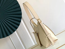 Load image into Gallery viewer, LB757 Carryall PM / 11.4x9.4x4.7inch