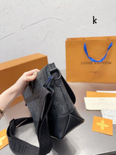 Load image into Gallery viewer, MBG042 Saumur Messenger PM / 9.4x8.6inch