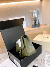 Load image into Gallery viewer, CC673 Classic Handbag / 9.8x15.5x6.5inch