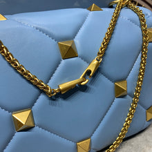 Load image into Gallery viewer, VLTN071 LARGE ROMAN STUD THE SHOULDER BAG IN NAPPA WITH CHAIN
