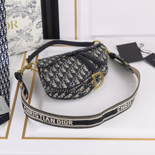 Load image into Gallery viewer, DR234 Saddle Bag (Come with Long Shoulder Straps )