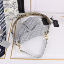 Load image into Gallery viewer, DR235 Saddle Bag (Come with Long Shoulder Straps )