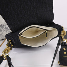 Load image into Gallery viewer, DR237 Saddle Bag (Come with Long Shoulder Straps )