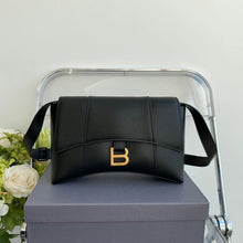 Load image into Gallery viewer, BCG035 Women's Downtown XS Shoulder Bag / L10 x H6,3 x W3,3 inch