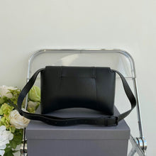 Load image into Gallery viewer, BCG035 Women's Downtown XS Shoulder Bag / L10 x H6,3 x W3,3 inch