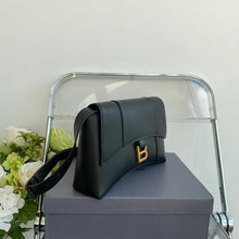 Load image into Gallery viewer, BCG035 Women's Downtown XS Shoulder Bag / L10 x H6,3 x W3,3 inch