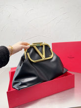 Load image into Gallery viewer, VLTN077 Cltuch with Shoulder Strap / 11x10.2inch