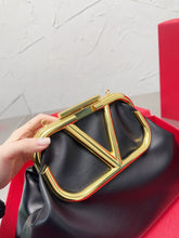 Load image into Gallery viewer, VLTN077 Cltuch with Shoulder Strap / 11x10.2inch
