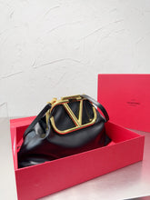 Load image into Gallery viewer, VLTN077 Cltuch with Shoulder Strap / 11x10.2inch