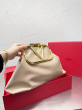 Load image into Gallery viewer, VLTN077 Cltuch with Shoulder Strap / 11x10.2inch