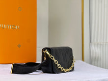 Load image into Gallery viewer, LB763 Wallet on Strap Bubblegram / 7.9 x 4.7 x 2.4 inches